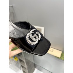 Harlow Slide Sandals (Women's)