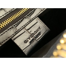 Antigona Croc Medium Bag