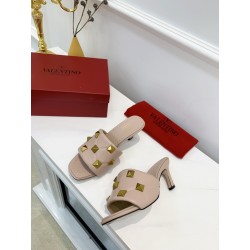 Roman Stud Pump (Women’s)
