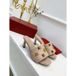 Roman Stud Pump (Women’s)