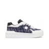 VL7N One Stud Low-Top Sneaker