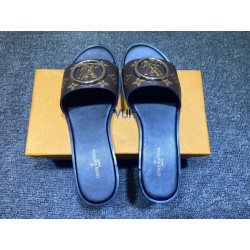 LIV Lock it Sandals (Women’s)