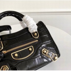 Classic City Mini Croc Bag