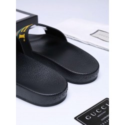 GG Logo Slippers (Men’s)