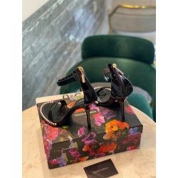 Pearls Sandals (Women’s)