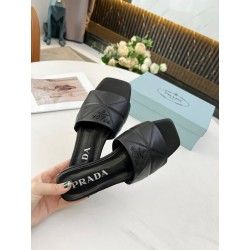 Quilted Logo Slippers (Women’s)