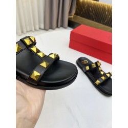 Roman Stud Slide (Women’s)