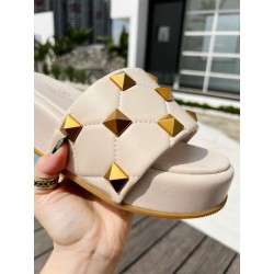 Roman Stud Slide (Women’s)