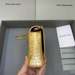 Hourglass Metallic Wallet On Chain