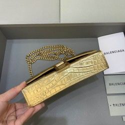 Hourglass Metallic Wallet On Chain