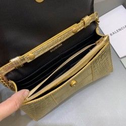 Hourglass Metallic Wallet On Chain