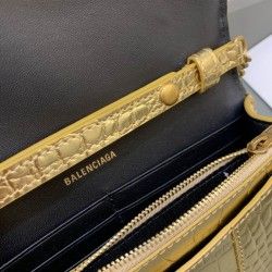 Hourglass Metallic Wallet On Chain