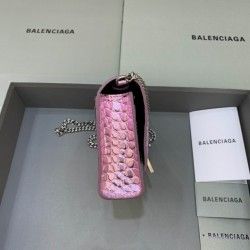 Hourglass Metallic Wallet On Chain