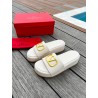 V Logo Slide (Women’s)