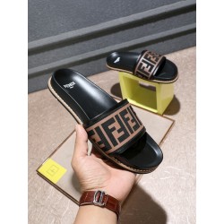 FF Logo Slippers (Men’s)
