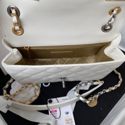Small Flap Pearls Bag