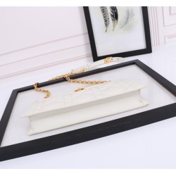 Caro Colle Clutch With Chain