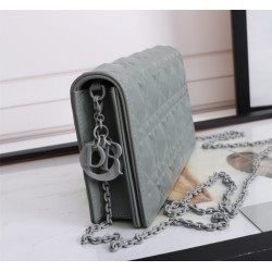 Lady D Pouch Ultra Matte